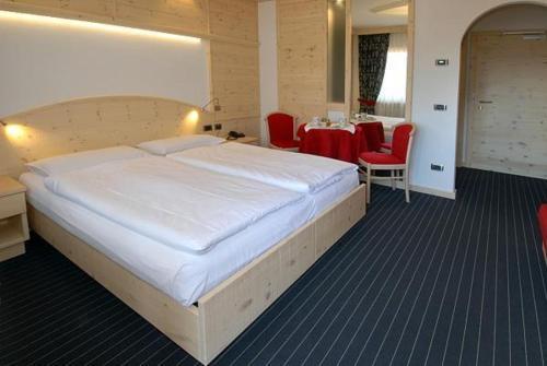 Hotel Flora Alpina Campitello di Fassa Ngoại thất bức ảnh