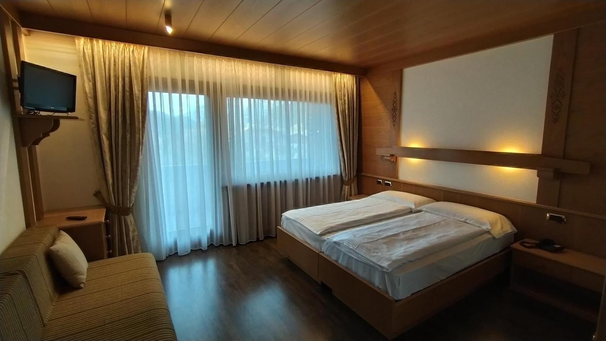 Hotel Flora Alpina Campitello di Fassa Ngoại thất bức ảnh