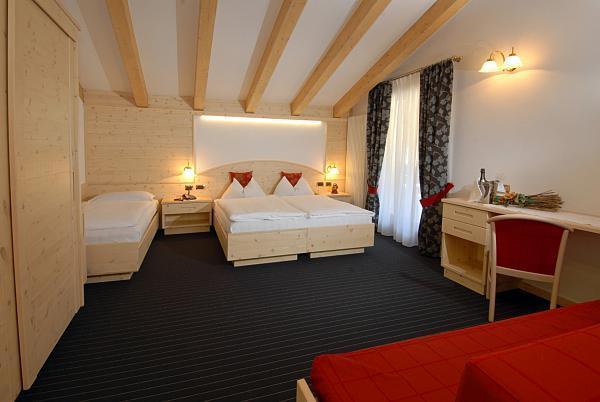 Hotel Flora Alpina Campitello di Fassa Phòng bức ảnh